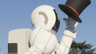 Honda To Attack Rose Bowl Parade With 49-Foot-Tall ASIMO Robot